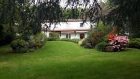 Гостиница Domaine de la petite salamandre  Сен-Мемен
